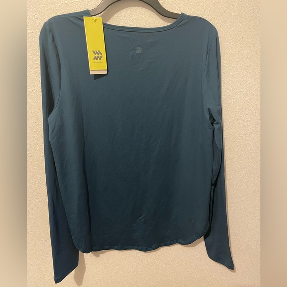 Brand new with tags Teal All in Motion long sleeve shirt with thumb holes - Picture 5 of 5